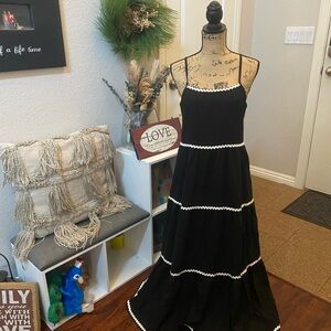 Elegant Black and White Maxi Dress